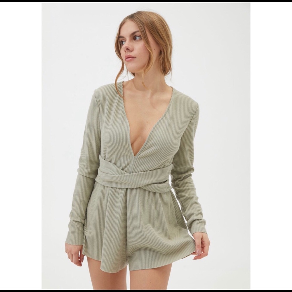 *NWT* UO Twist-Front Romper